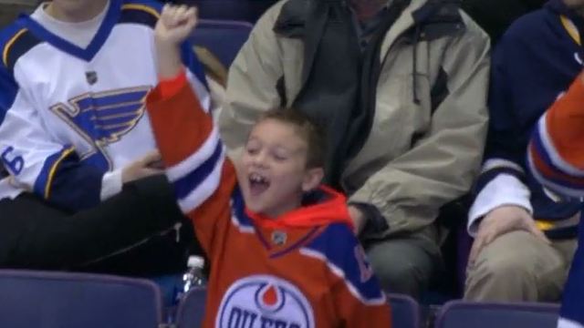 Watch: Maroon's son celebrates dad's goal in St. Louis homecoming