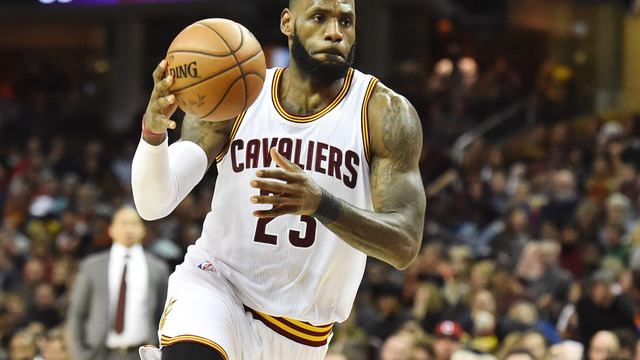 Watch: LeBron shows off slick handles on beautiful drive
