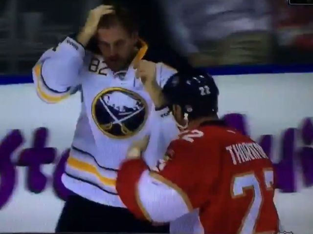 Watch: Sabres' Foligno takes time to fix hair during fight