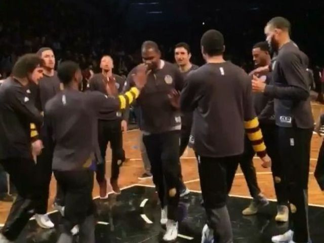 Warriors bust out bizarre dance moves during warmups