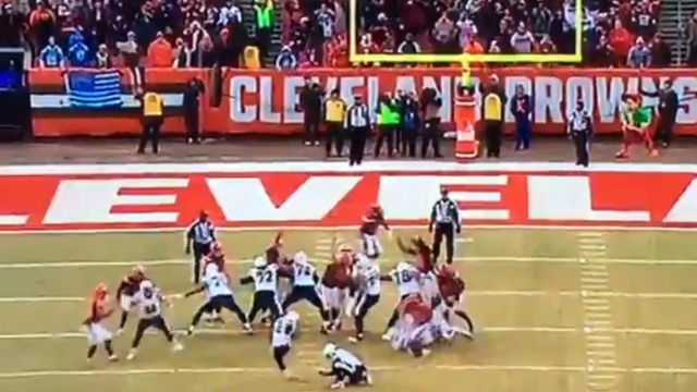 Browns block would-be tying FG to maintain 4th-quarter lead