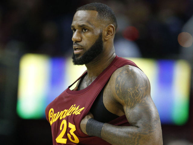 David Griffin: LeBron's comments inappropriate from teammate perspective