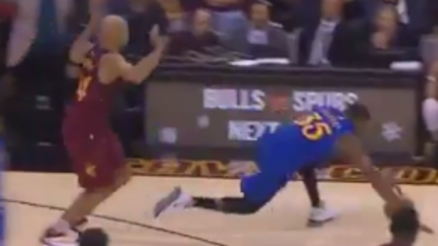 Jefferson appears to trip Durant on final play in Cavs-Warriors