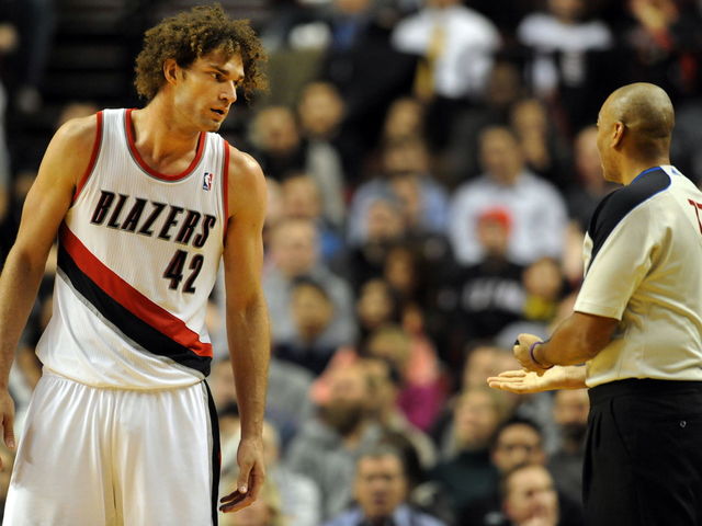 Trail Blazers' Lopez says he'll miss 6-7 weeks with hand fracture