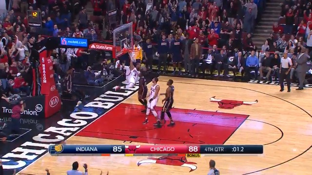 Wade ices Bulls' win with vintage slam off steal