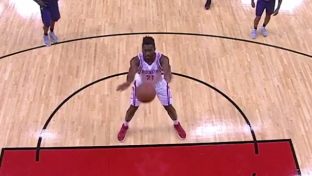 Rockets' Onuaku knocks down 1st free throws of career ... underhanded
