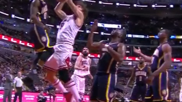 Aaron Brooks gets way up to reject Robin Lopez