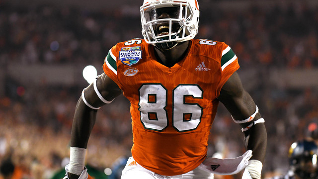 Browns trade back into 1st round for David Njoku