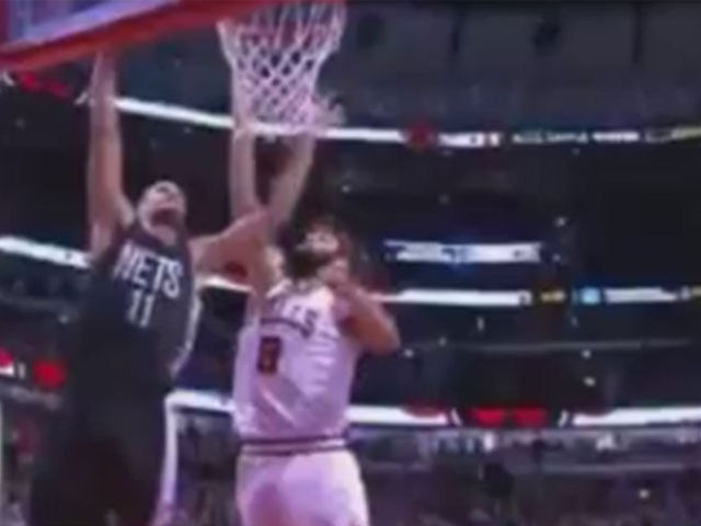 Oh, brother: Brook Lopez posterizes Robin Lopez