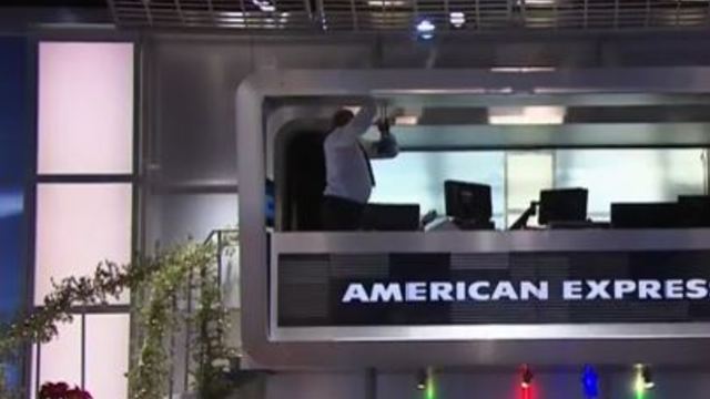 Shaq breaks TV light after complaining it was in his eyes