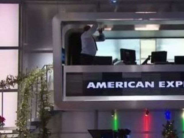 Shaq breaks TV light after complaining it was in his eyes