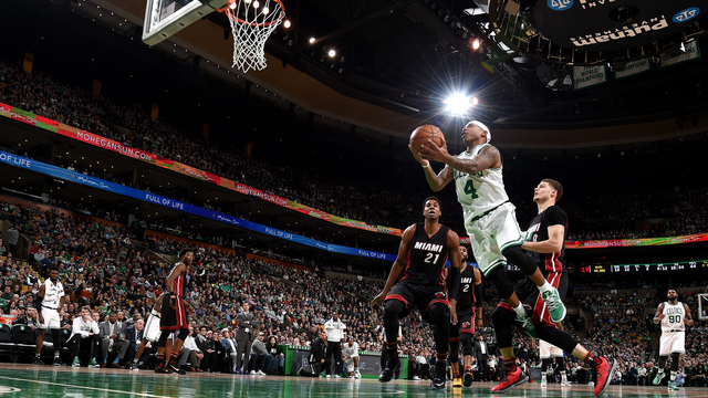 Thomas drops 52 on Heat, breaks Celtics record for points in a quarter