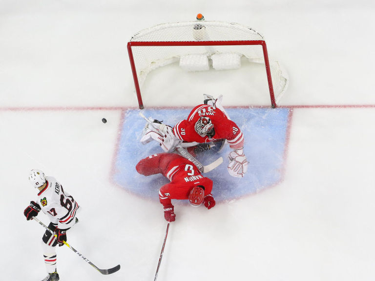 Hurricanes sign equipment manager to serve as Ward's backup