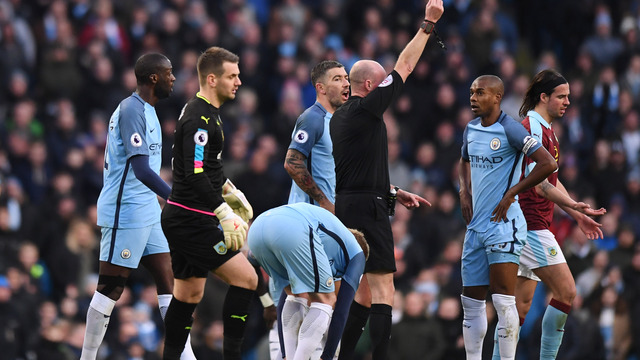 Fernandinho's 2-footed chop punished with 3rd red card in 6 matches