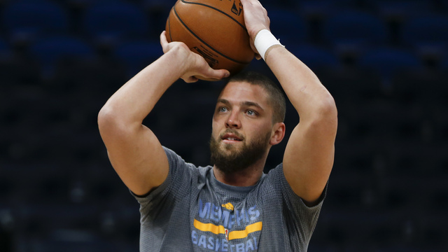 Parsons begs ball to go in hoop after another rough shooting night