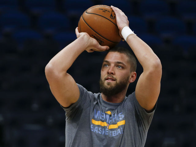 Parsons begs ball to go in hoop after another rough shooting night