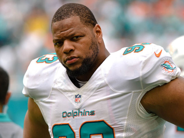 Suh says grabbing Mallett's neck was self-defense: 'He tried to attack me'