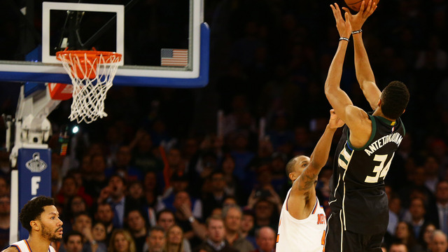 Giannis buries buzzer-beater to complete Bucks' comeback vs. Knicks