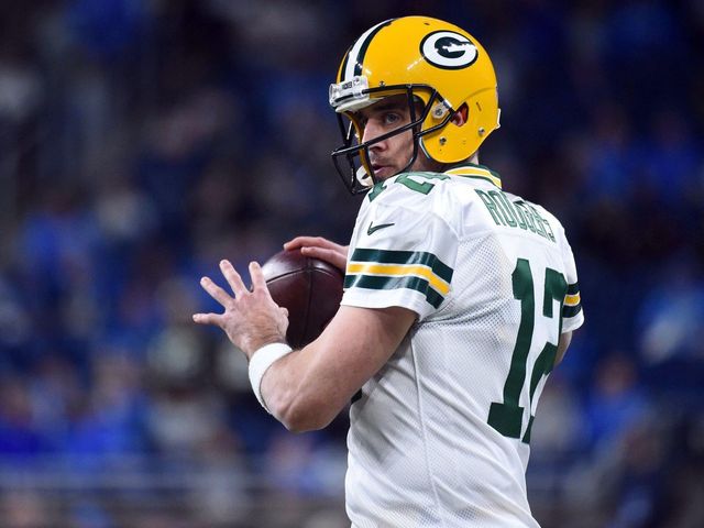 Aaron Rodgers becomes fastest QB to hit 300 career TD passes