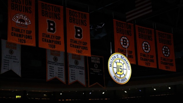 Bruins pay tribute to Schmidt in pregame ceremony