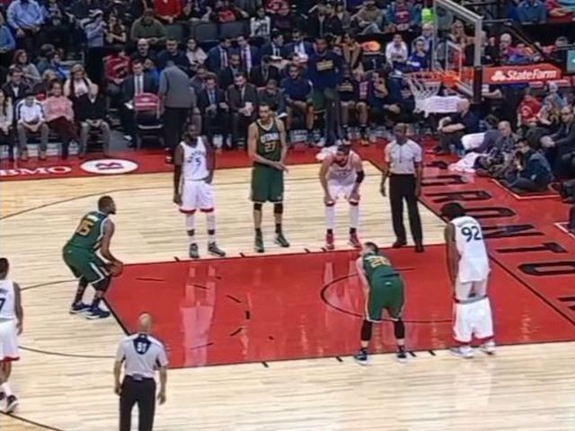 Raptors' Nogueira drops shorts, potentially distracts Favors from free throw