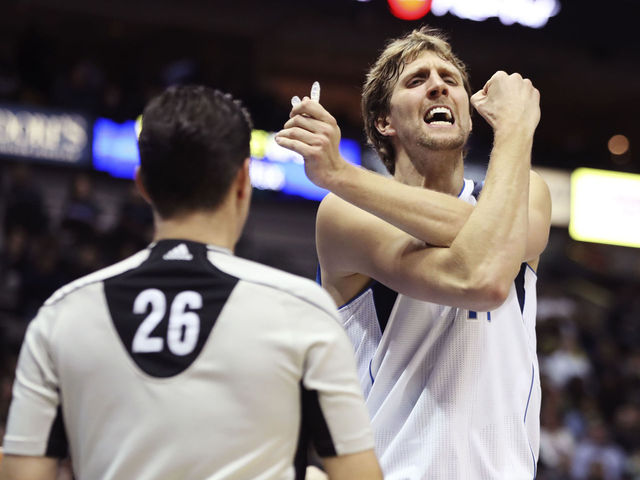 Watch: Dirk's elbow jumper sends Mavs to OT