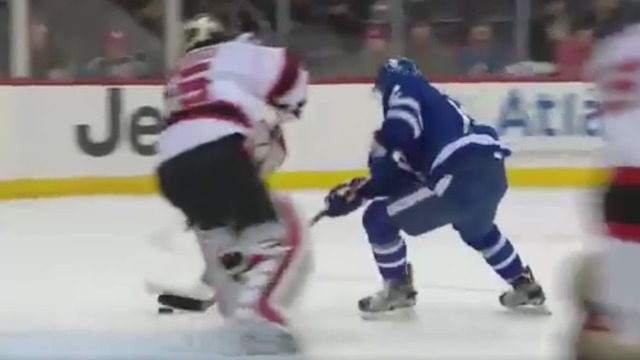 Careless Schneider hands Brown short-handed goal