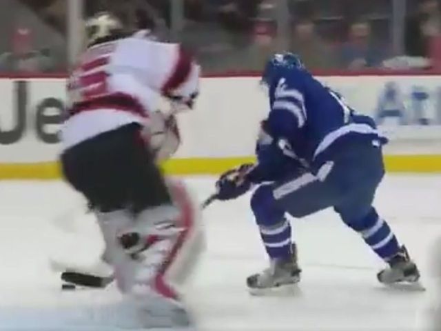 Careless Schneider hands Brown short-handed goal