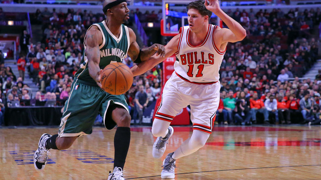 Watch: Bucks' Terry fakes for pass to Greek Freak