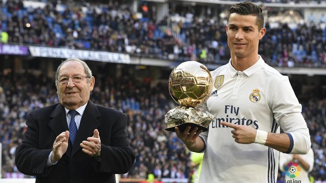 Ronaldo presents 4th Ballon d'Or to Santiago Bernabeu faithful