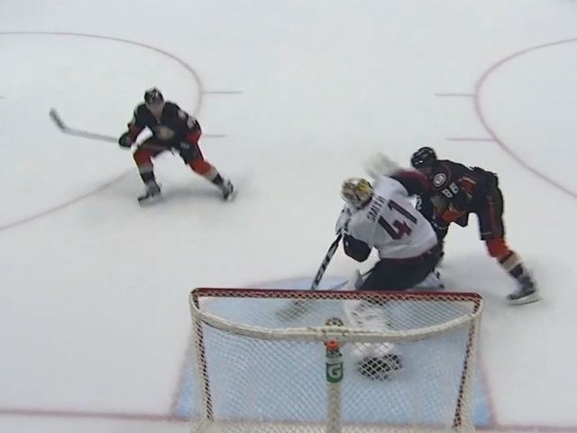 Watch: Mike Smith hands Ducks OT winner with brutal giveaway