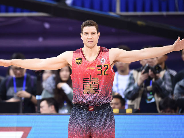Watch: Fredette wins CBA 3-point contest
