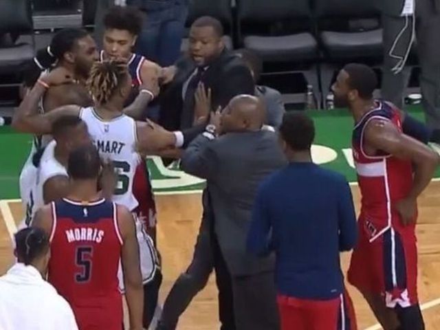 Crowder, Wall nearly come to blows after final buzzer