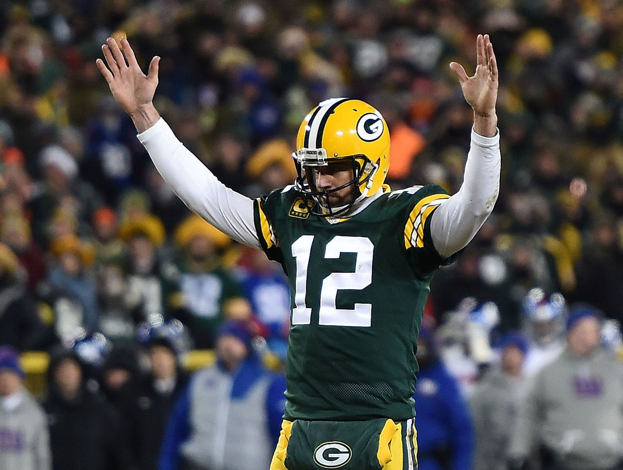 Aaron Rodgers Handlebar Mustache / Aaron Rodgers Showed Up To Packers