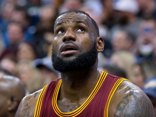 Report: LeBron, Gilbert at odds over Cavs' spending