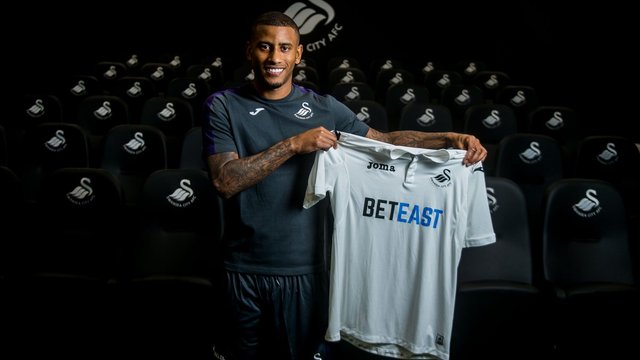 Swansea snaps up Luciano Narsingh from PSV
