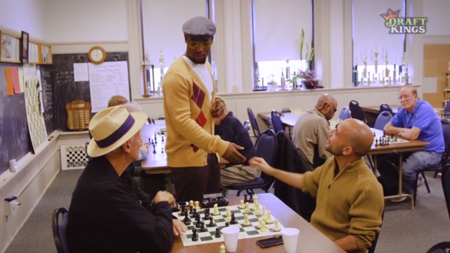 Le'Veon Bell goes undercover as chess expert