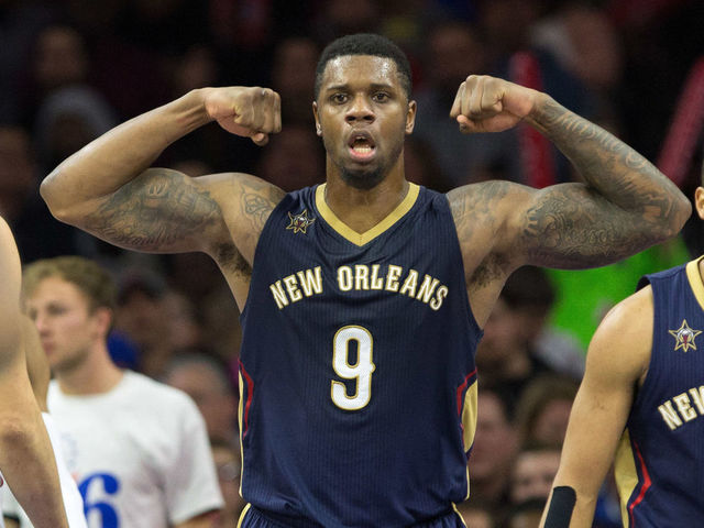 Watch: Terrence Jones fools Nets' D with slick side-arm fake