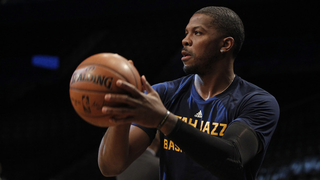Watch: Joe Johnson nails 70-foot buzzer-beater