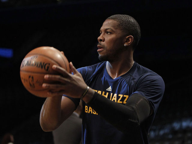 Watch: Joe Johnson nails 70-foot buzzer-beater