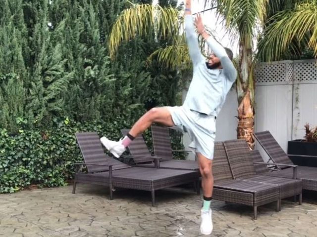 NBA impersonator mocks Nowitzki