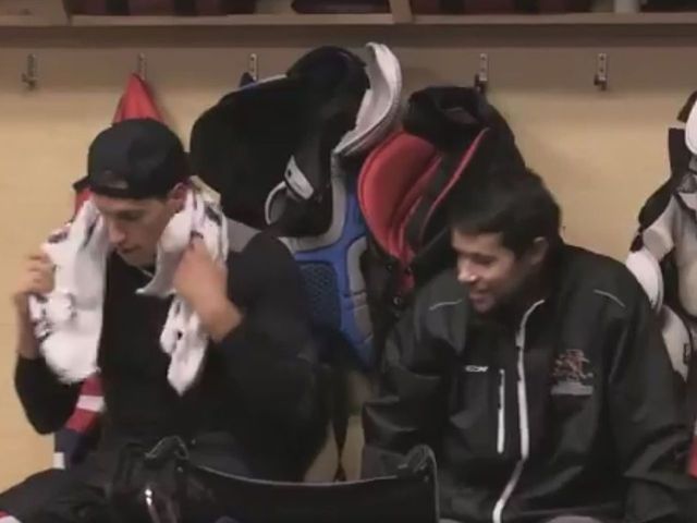 Cunningham reunites with teammates, gets ovation from fans in homecoming