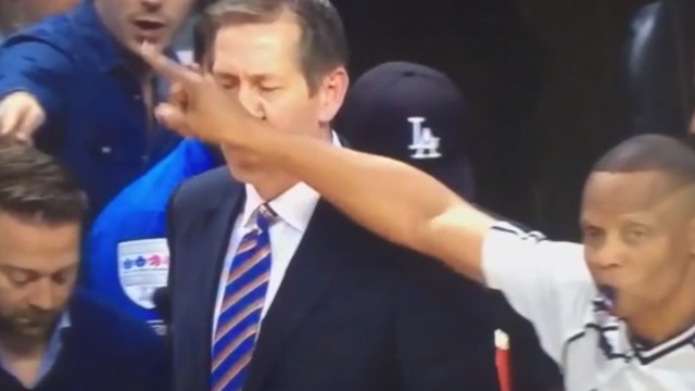 Knicks' Hornacek whacked by referee