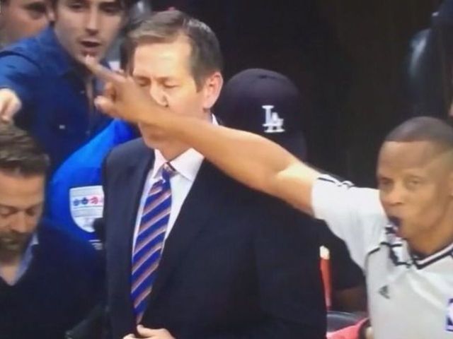 Knicks' Hornacek whacked by referee