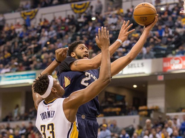 Davis knocked out of Pelicans' loss to Pacers after hard fall