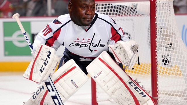 Twitter explodes during insane 9-goal 2nd period between Caps, Pens