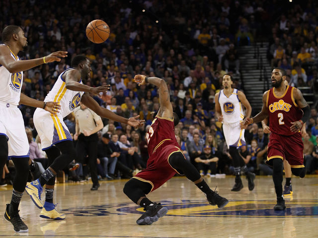 Draymond mocks LeBron for flopping on hard foul