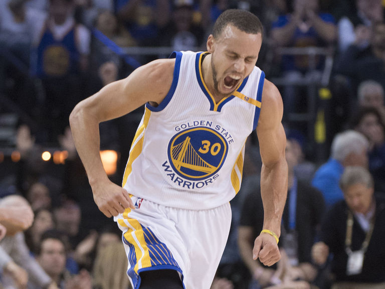 Watch: Curry Beats Buzzer With Half-court Bomb | TheScore.com