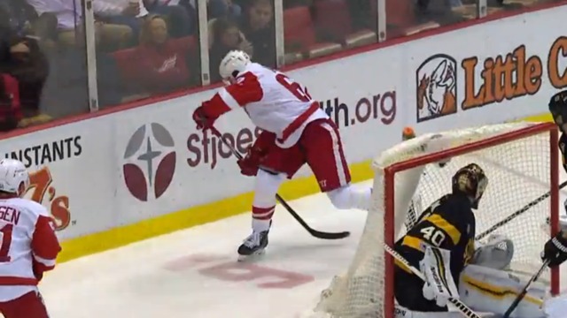 Vanek sets up Athanasiou with brilliant no-look pass