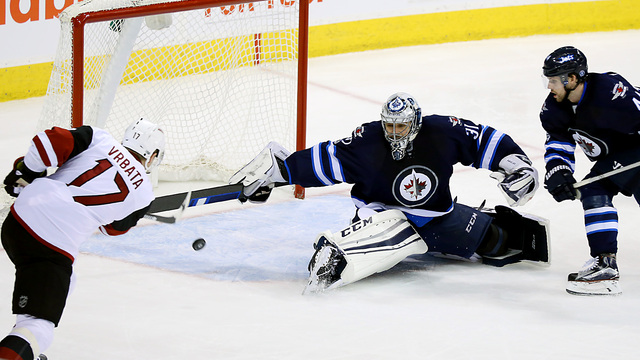 Rangers sign Pavelec to back up Lundqvist